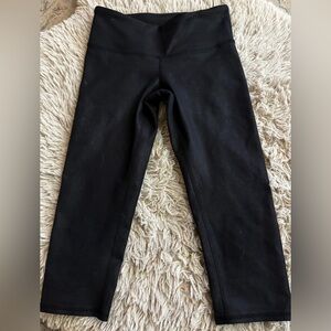 ALO Black High-Waist Capri size XXS A throwback worth repeating Iconic 90s